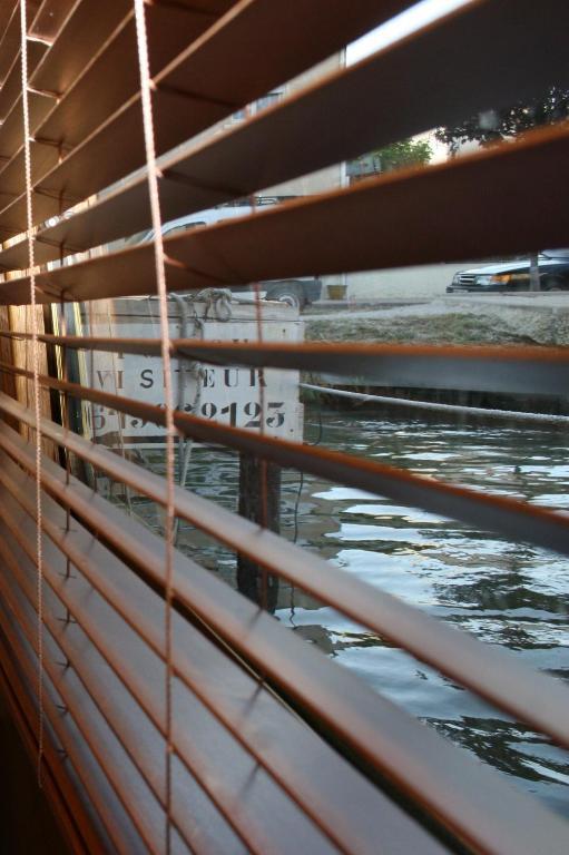Peniche Poompui Hotel Aigues-Mortes Phòng bức ảnh
